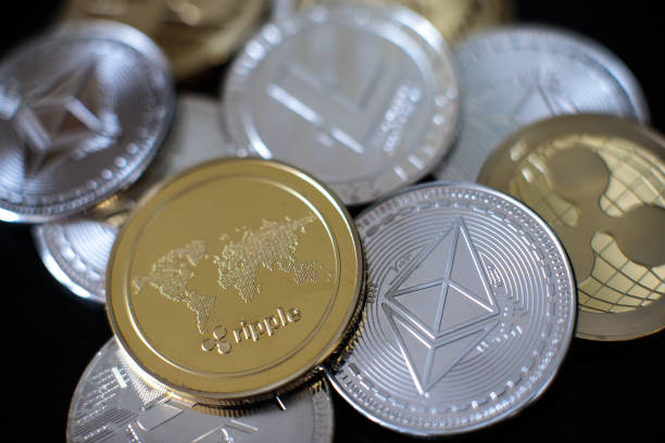 Bitcoin Faces Potential Drop To $98,200 Amid Altcoin Doubts