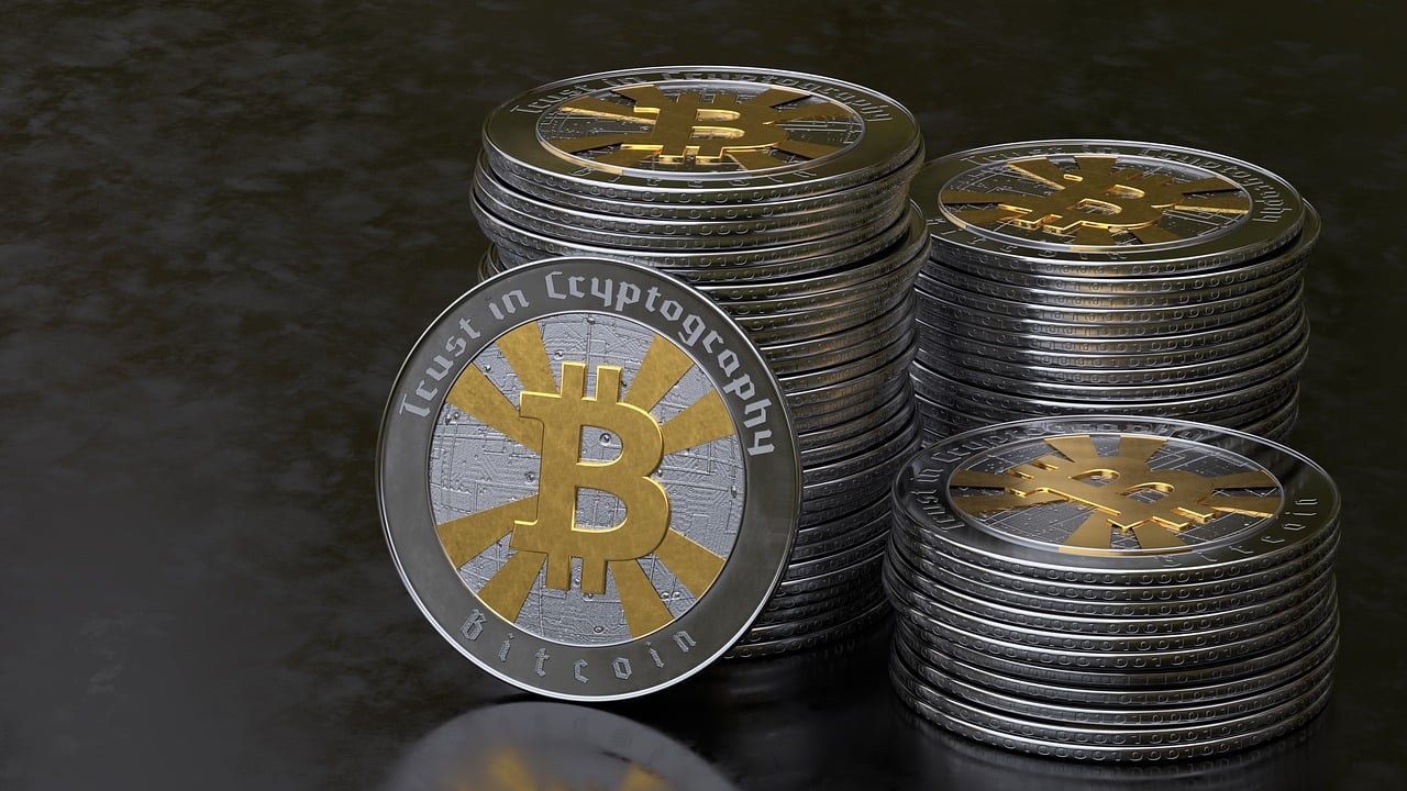 Short-Term Bitcoin Holders Offloading Amid Price Swings