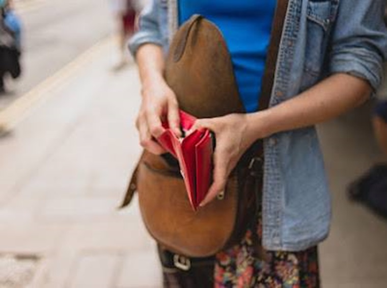 Ark Invest Bets Big On Coinbase And Bitmine Amid Market Dip