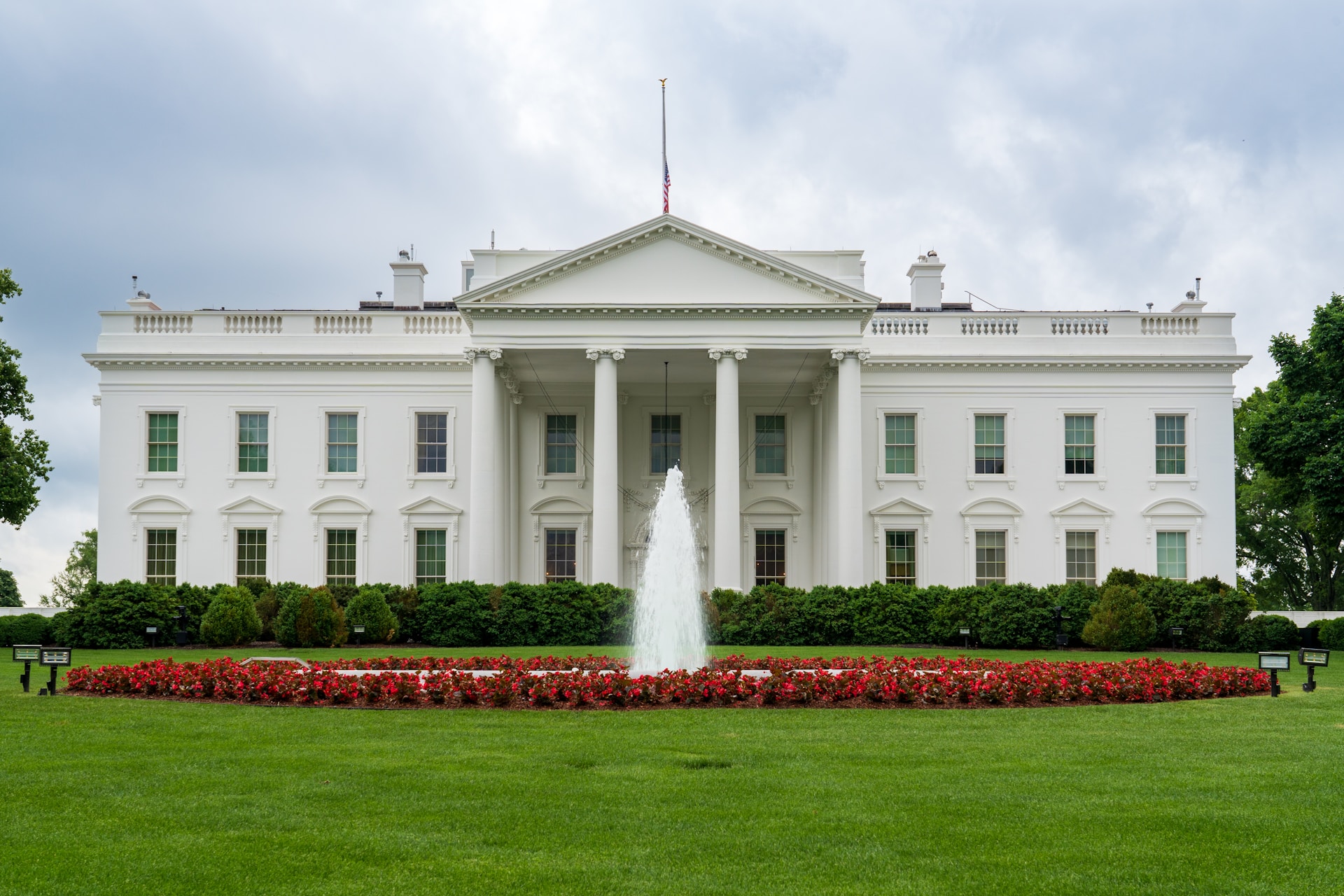 White House Limits Stablecoin Yield Options in New Meeting