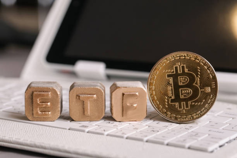Bitcoin Spot ETFs Face $296M Outflow After 4-Week Run